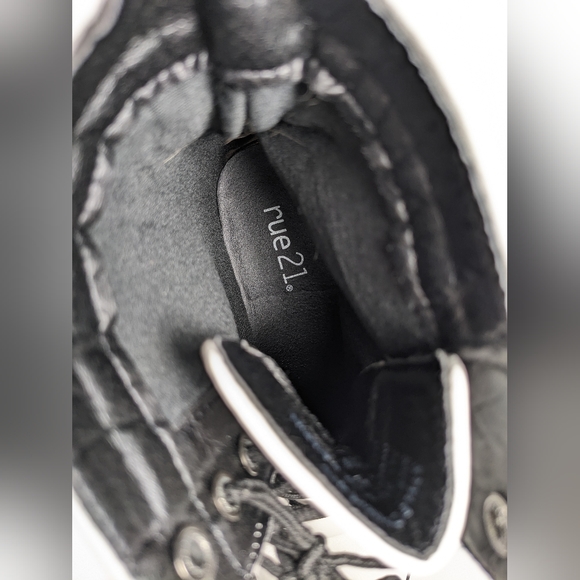 White combat boots, near new Rue 21 - Picture 11 of 12